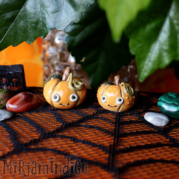 Spoopy Mini Pumpkin keraaminen figuuri